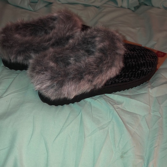 Slippers - Picture 2 of 2